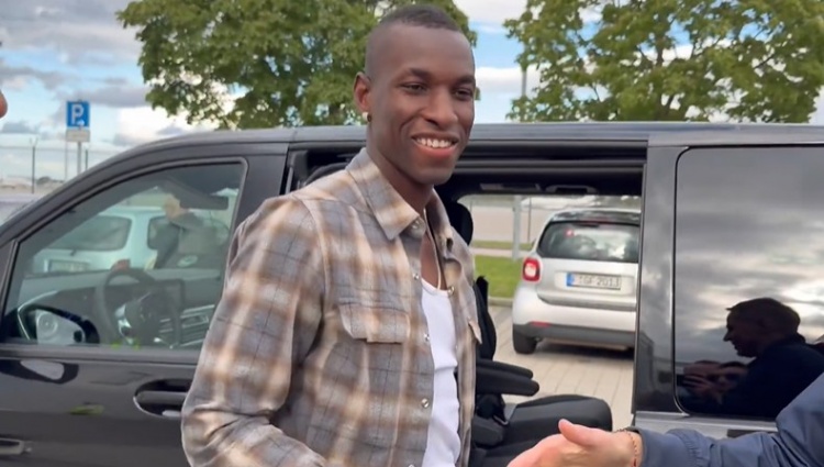 2026世界杯-德天空记者：杰克逊仍未安排返航计划，转会拜仁被暂停但尚未告吹