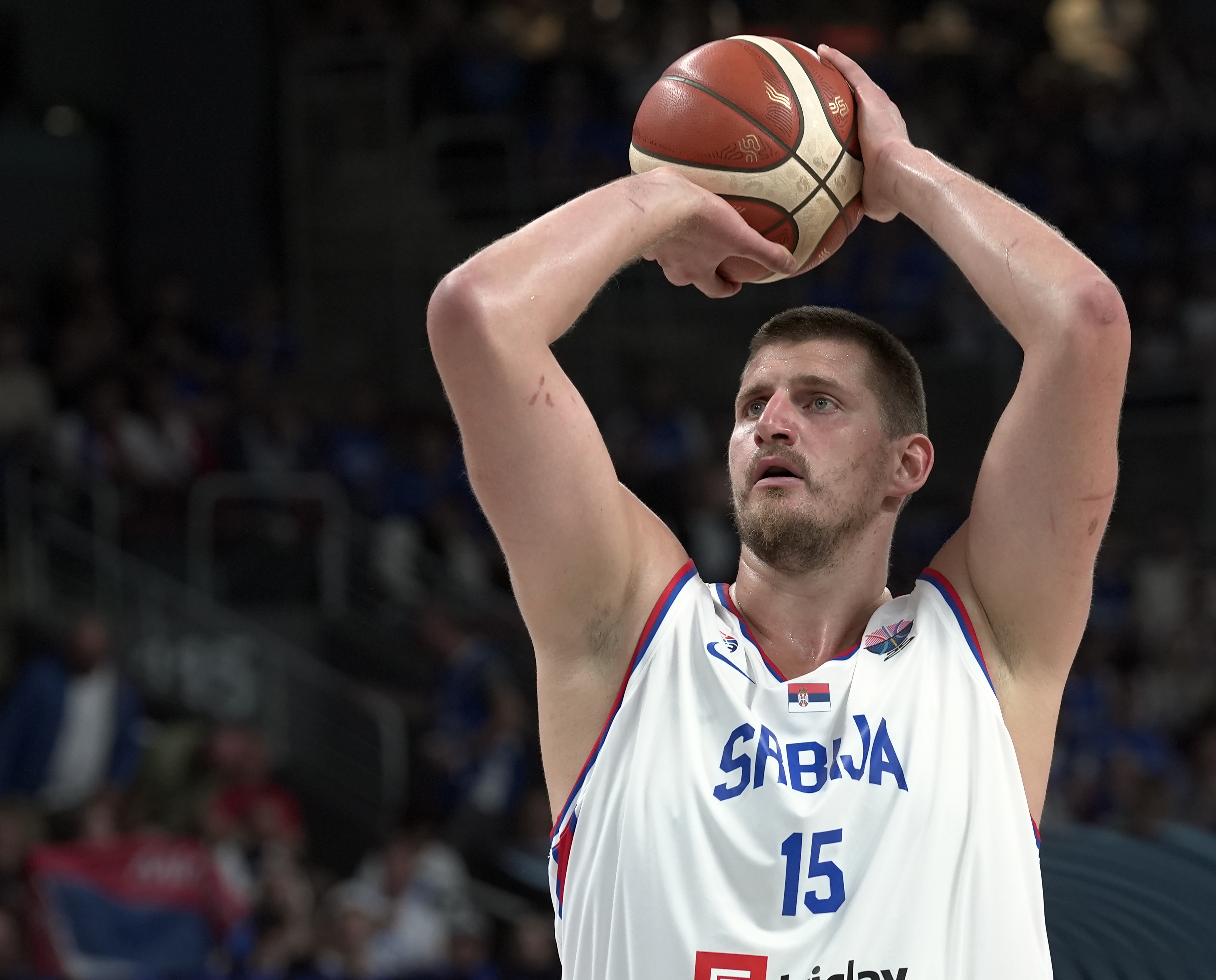 赛事预测-约基奇半场高效斩获19分5篮板，率队攻势如潮